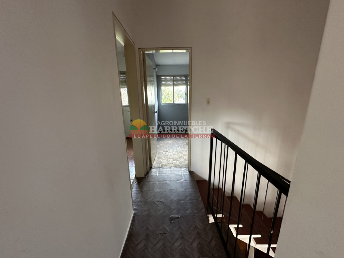 Casa ID.326 - Casa en dos niveles venta Progreso, 3 dormitorios, parrillero, estacionamiento, con renta