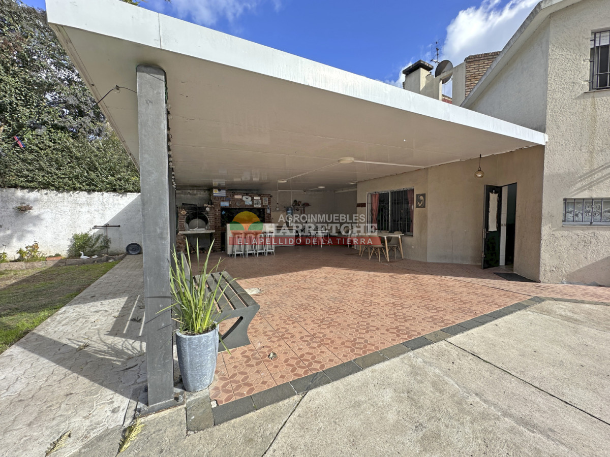 Casa ID.531 - Chalet en Lezica, 3 dormitorios, 2 baños, garaje, parrillero techado! Apta Banco