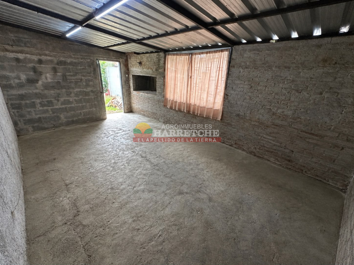 Casa ID.542 - Vendo casa en Progreso, Villa Felicidad, 1 dorm, cocina, garaje barbacoa AH-3364
