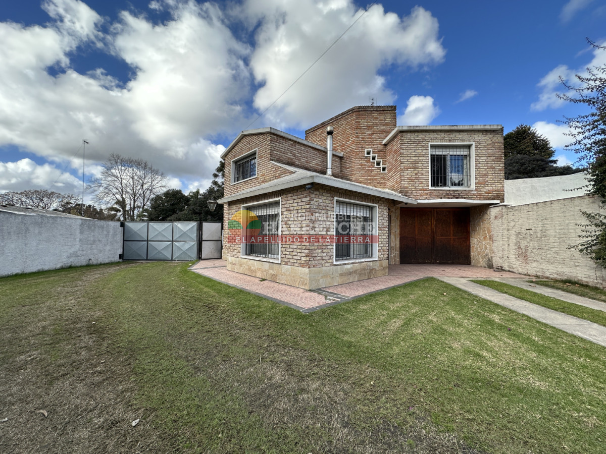 Casa ID.531 - Chalet en Lezica, 3 dormitorios, 2 baños, garaje, parrillero techado! Apta Banco