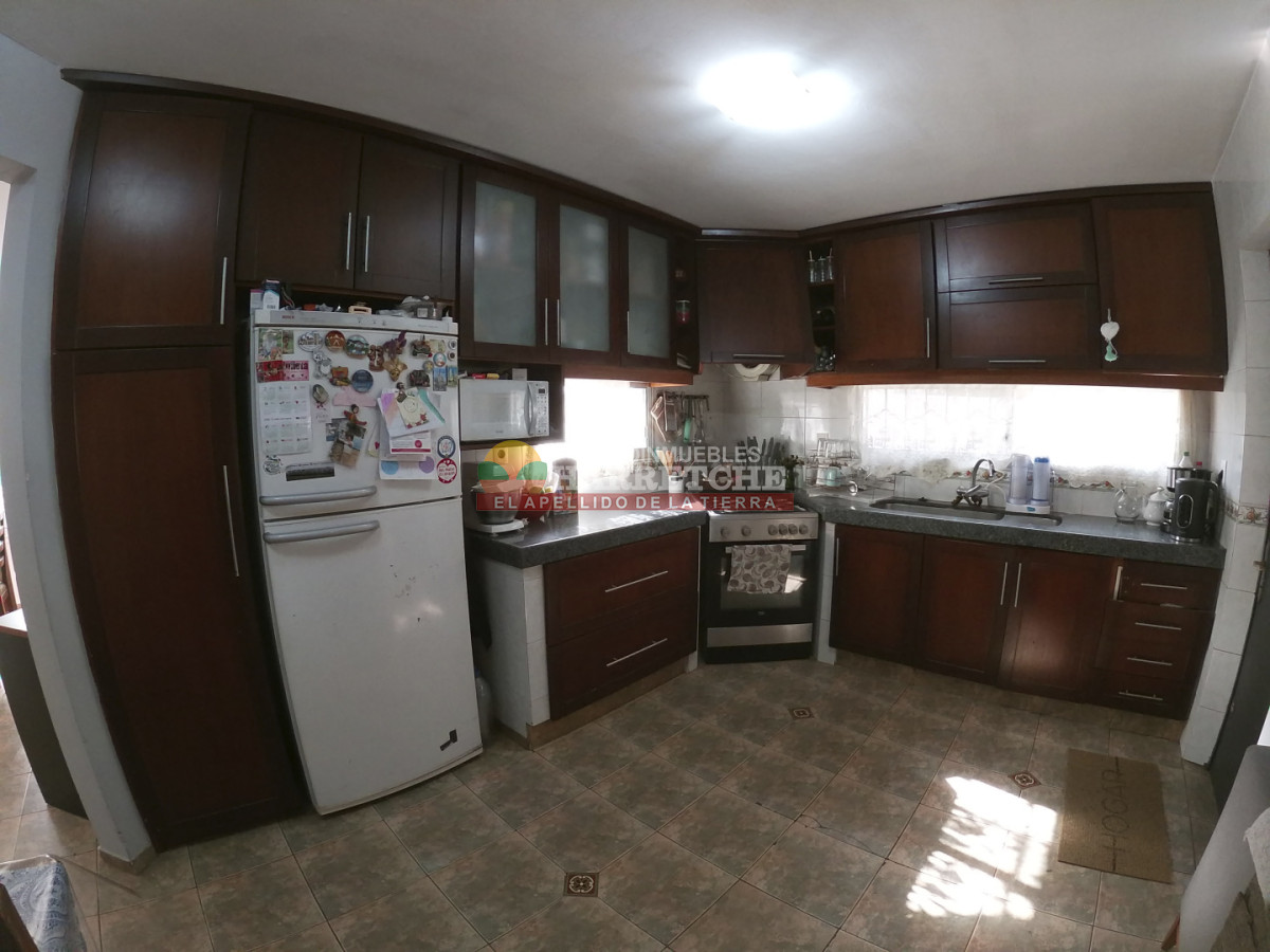 Casa ID.531 - Chalet en Lezica, 3 dormitorios, 2 baños, garaje, parrillero techado! Apta Banco