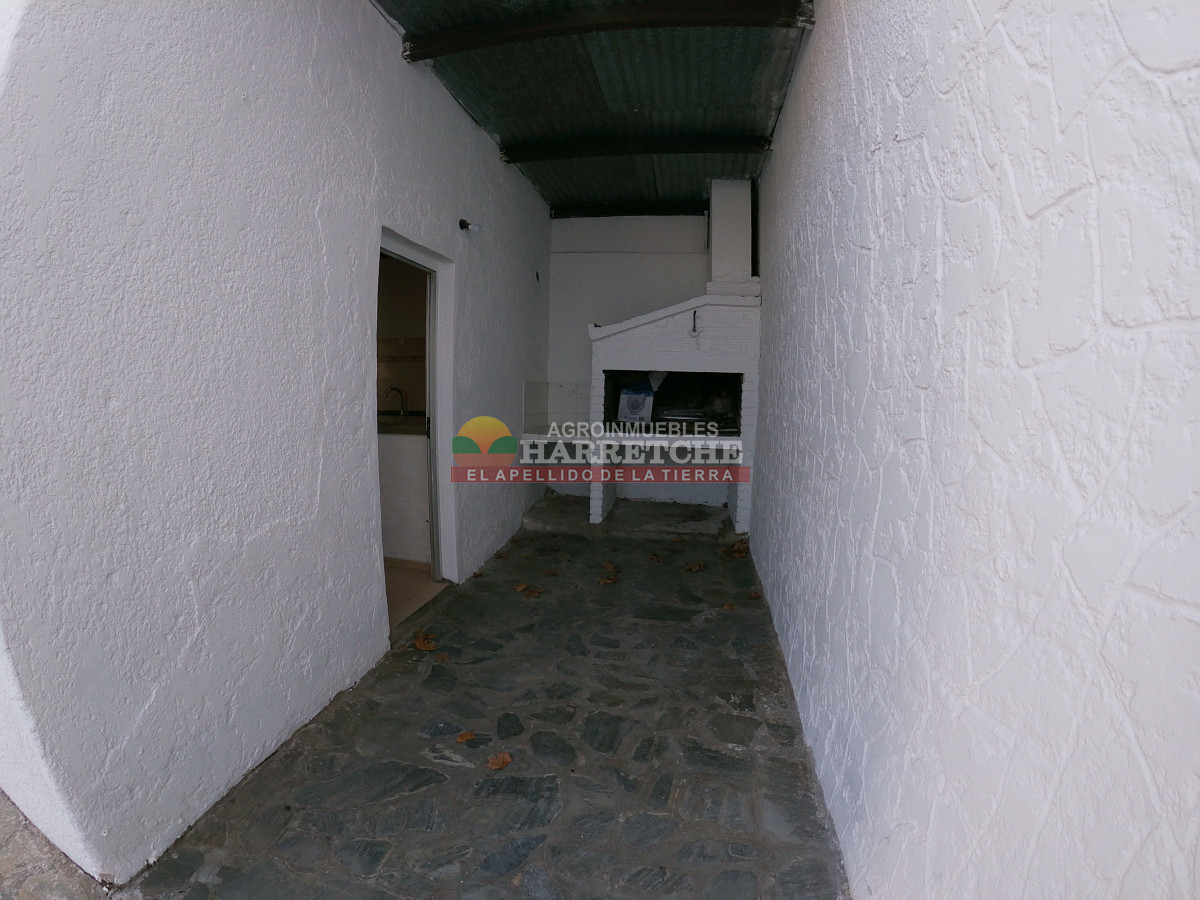 Casa ID.473 - Casa en Canelones, 2 dormitorios, fondo, parrillero.