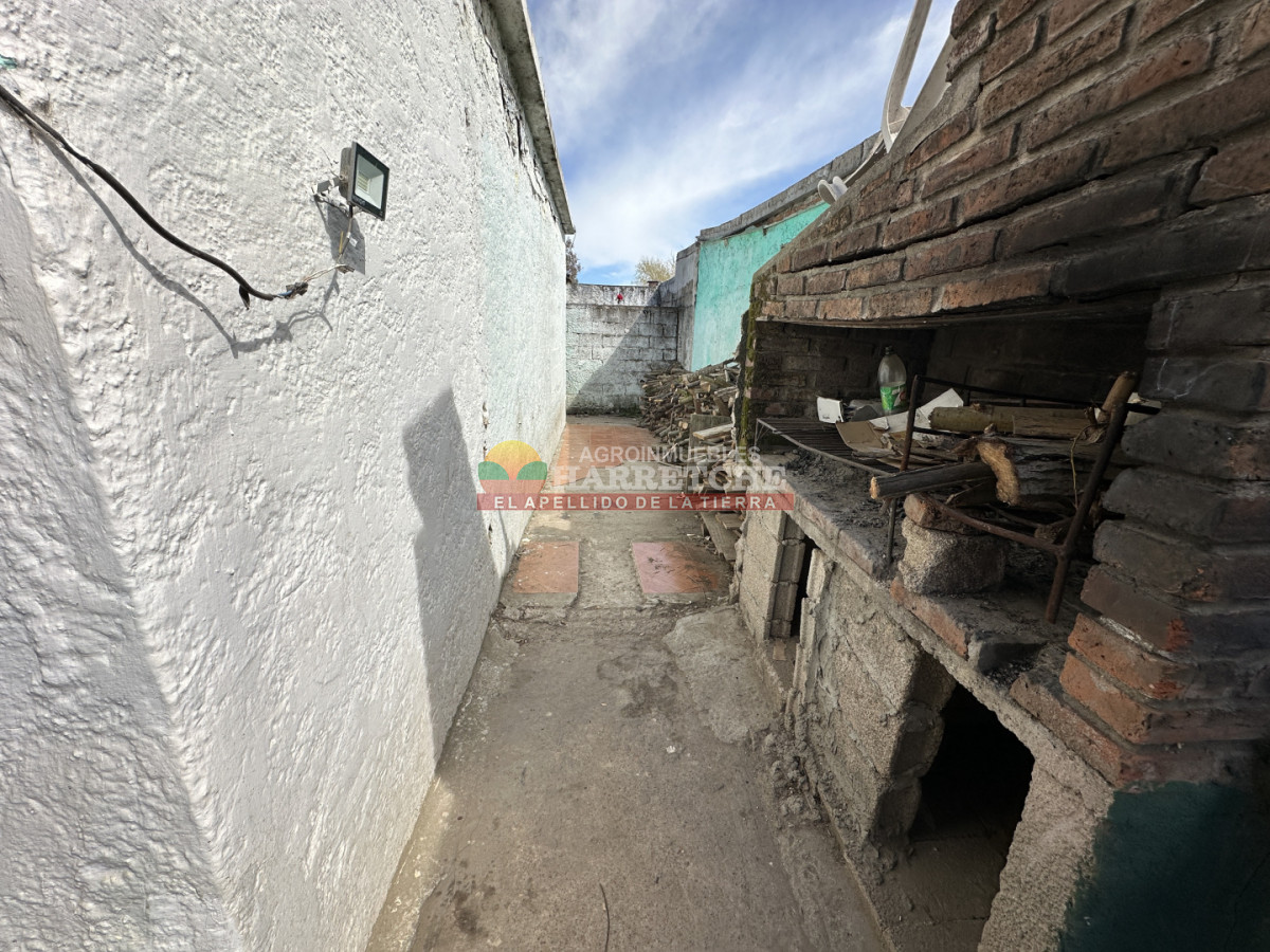 Casa ID.540 - Vendo casa en 18 de Mayo, 2 dormitorio, parrillero, alero