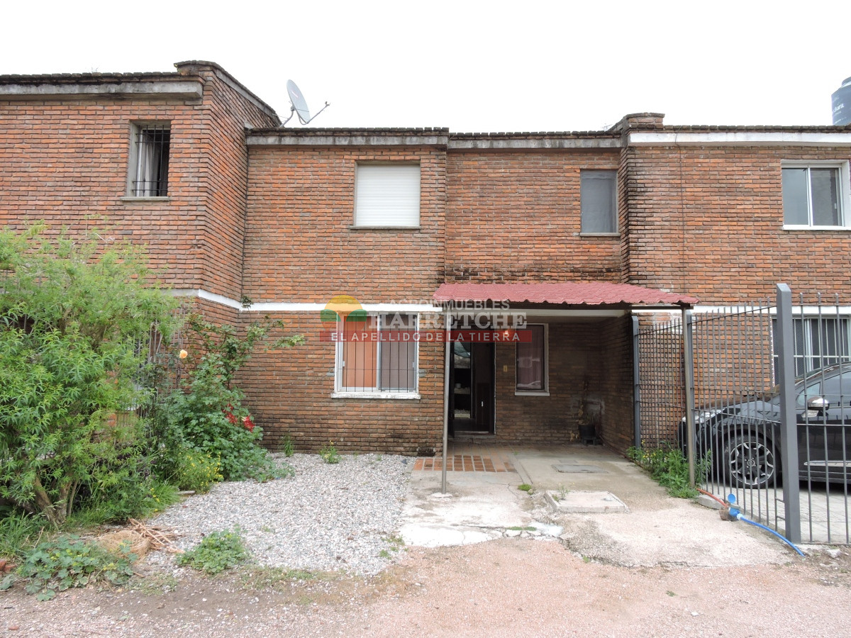 Casa ID.326 - Casa en dos niveles venta Progreso, 3 dormitorios, parrillero, estacionamiento, con renta