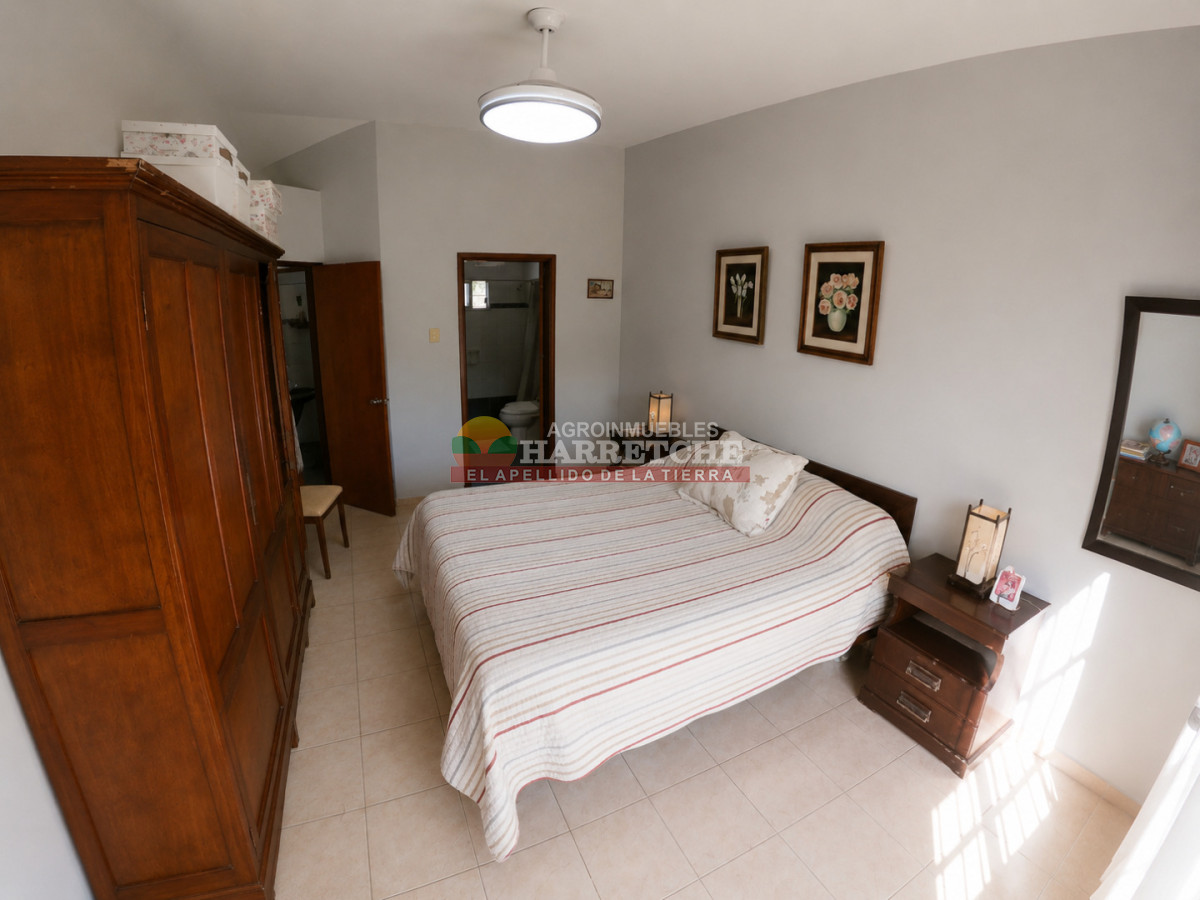 Casa ID.531 - Chalet en Lezica, 3 dormitorios, 2 baños, garaje, parrillero techado! Apta Banco