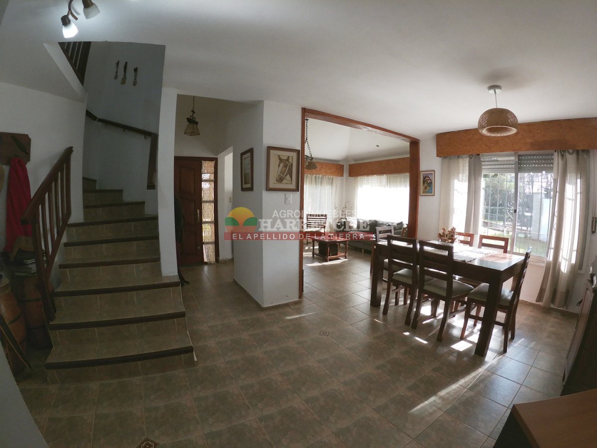 Casa ID.531 - Chalet en Lezica, 3 dormitorios, 2 baños, garaje, parrillero techado! Apta Banco