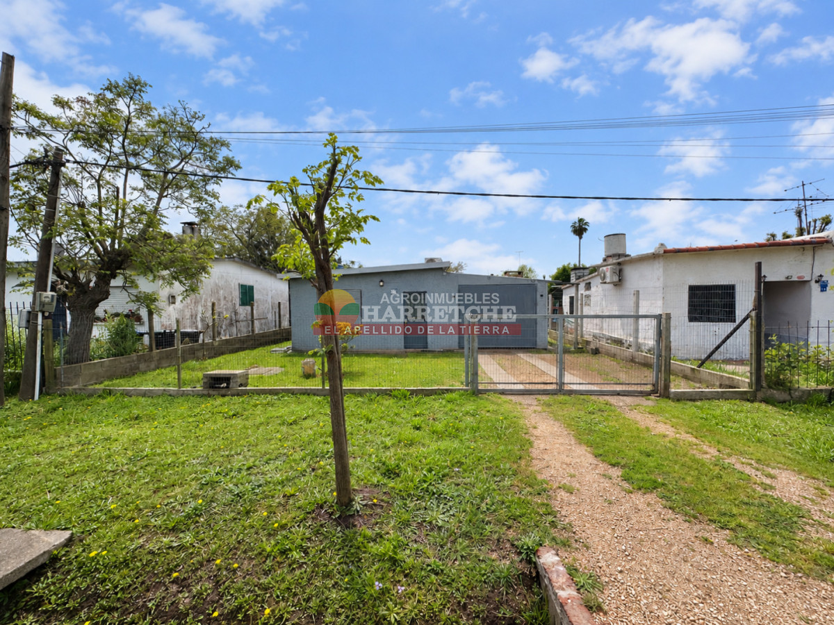 Casa ID.542 - Vendo casa en Progreso, Villa Felicidad, 1 dorm, cocina, garaje barbacoa AH-3364
