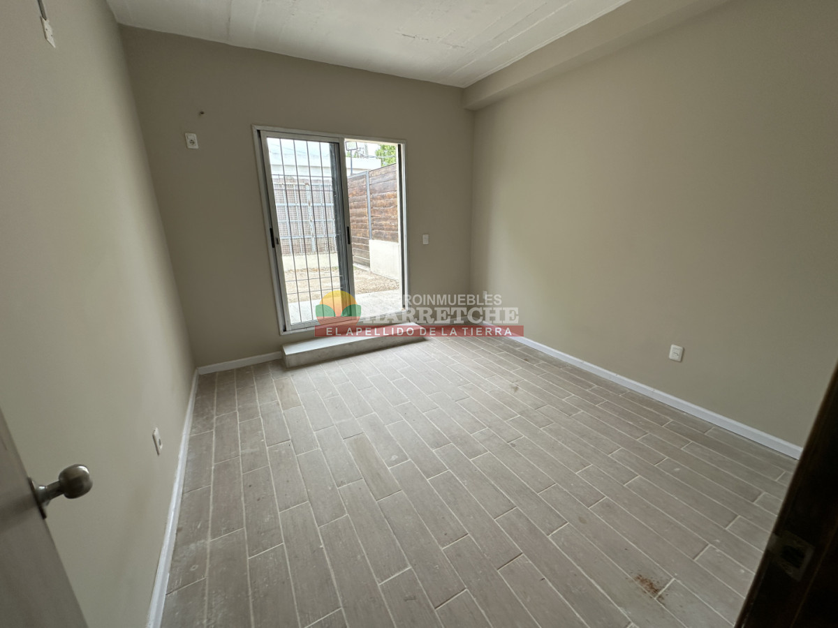 Casa ID.506 - Alquiler en Progreso, céntrico, 1 dormitorio, patio! Unidad 002  