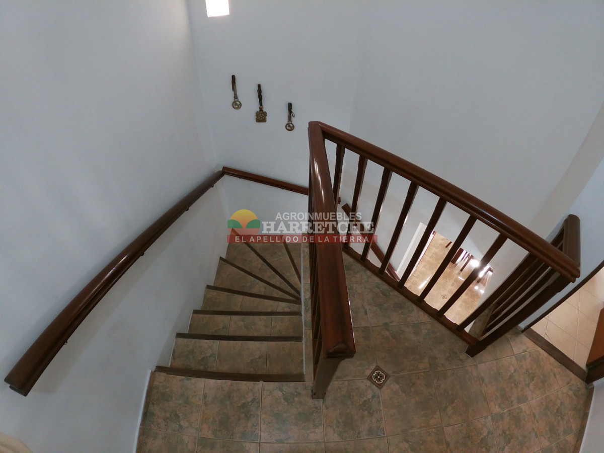 Casa ID.531 - Chalet en Lezica, 3 dormitorios, 2 baños, garaje, parrillero techado! Apta Banco