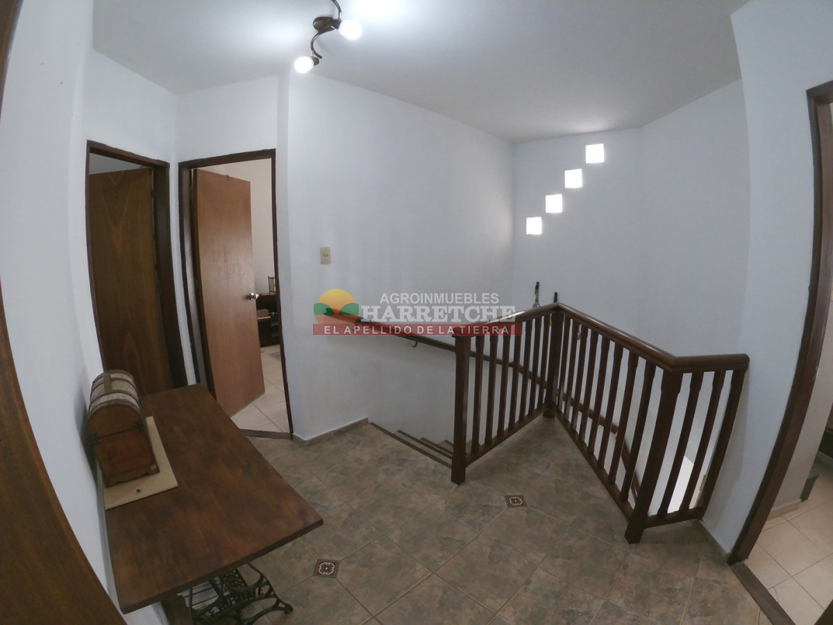 Casa ID.531 - Chalet en Lezica, 3 dormitorios, 2 baños, garaje, parrillero techado! Apta Banco