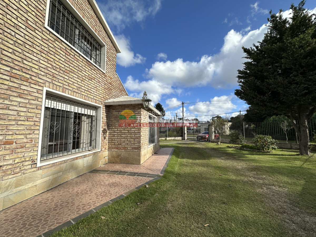 Casa ID.531 - Chalet en Lezica, 3 dormitorios, 2 baños, garaje, parrillero techado! Apta Banco