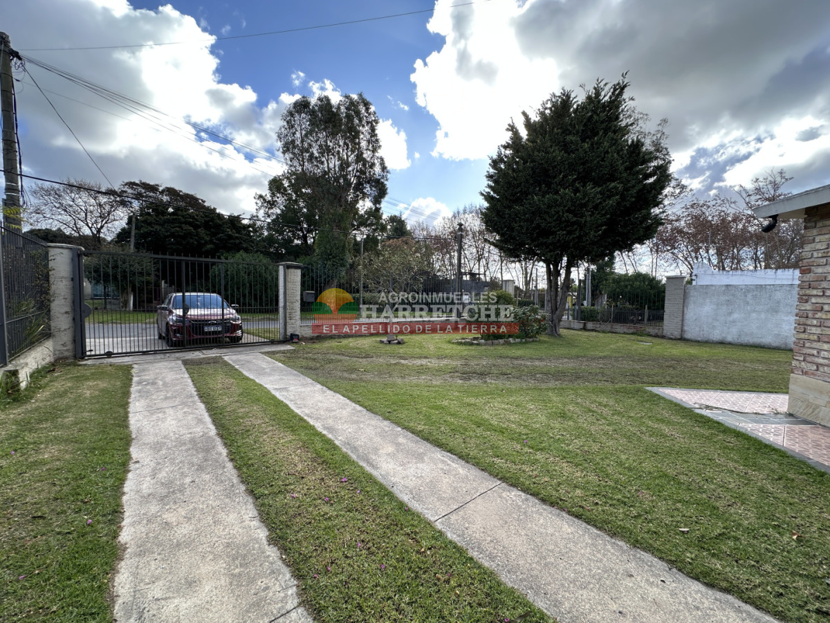 Casa ID.531 - Chalet en Lezica, 3 dormitorios, 2 baños, garaje, parrillero techado! Apta Banco