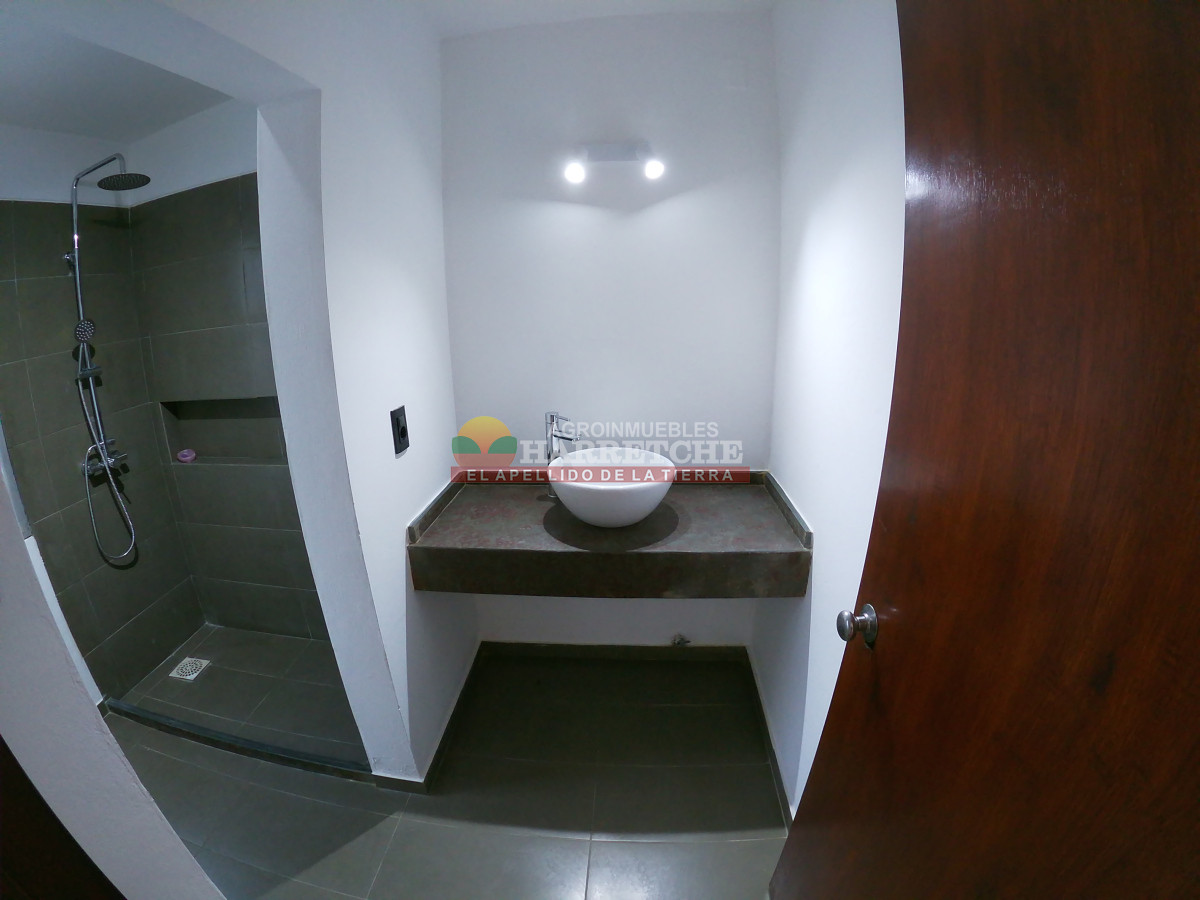 Casa ID.473 - Casa en Canelones, 2 dormitorios, fondo, parrillero.