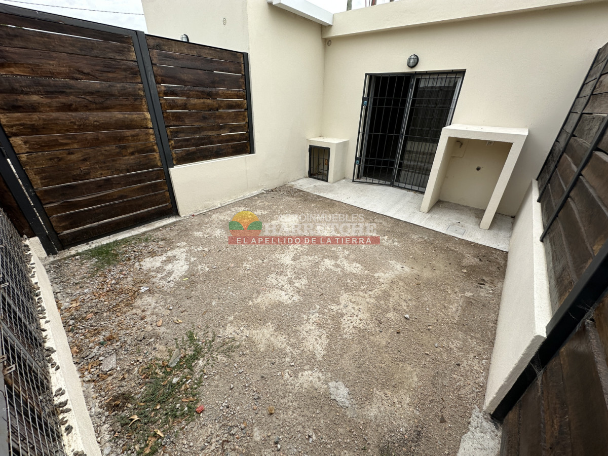 Casa ID.506 - Alquiler en Progreso, céntrico, 1 dormitorio, patio! Unidad 002  