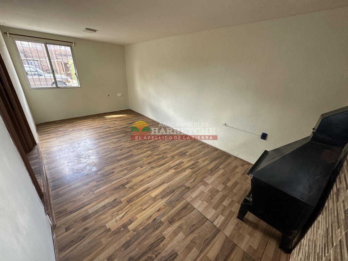 Casa ID.326 - Casa en dos niveles venta Progreso, 3 dormitorios, parrillero, estacionamiento, con renta