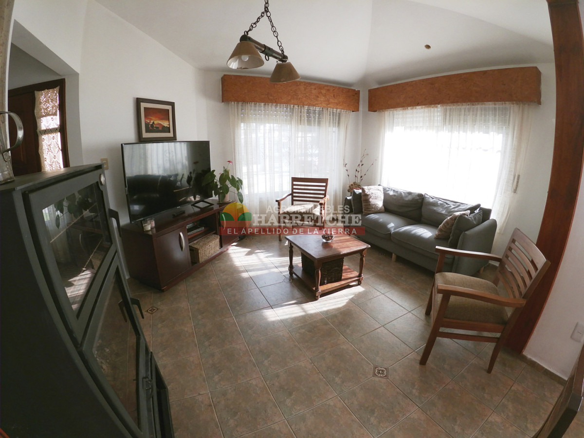 Casa ID.531 - Chalet en Lezica, 3 dormitorios, 2 baños, garaje, parrillero techado! Apta Banco