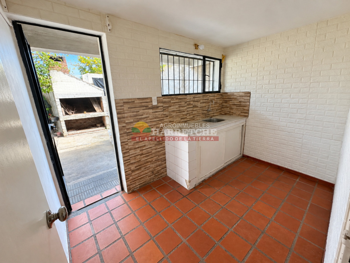 Casa ID.326 - Casa en dos niveles venta Progreso, 3 dormitorios, parrillero, estacionamiento, con renta