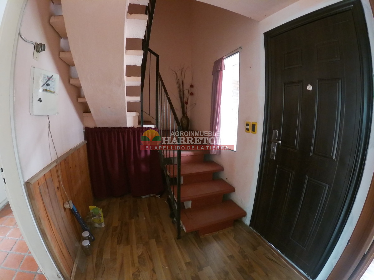 Casa ID.326 - Casa en dos niveles venta Progreso, 3 dormitorios, parrillero, estacionamiento, con renta