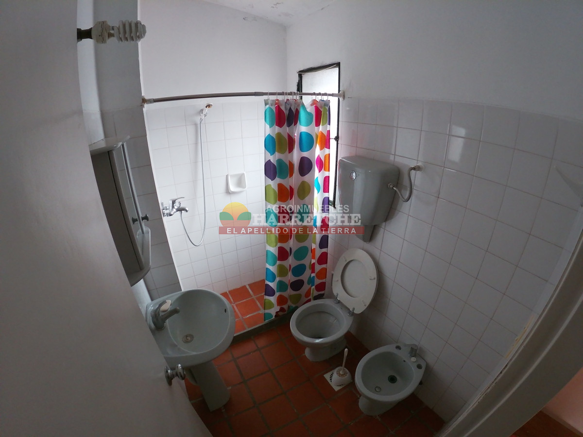 Casa ID.326 - Casa en dos niveles venta Progreso, 3 dormitorios, parrillero, estacionamiento, con renta