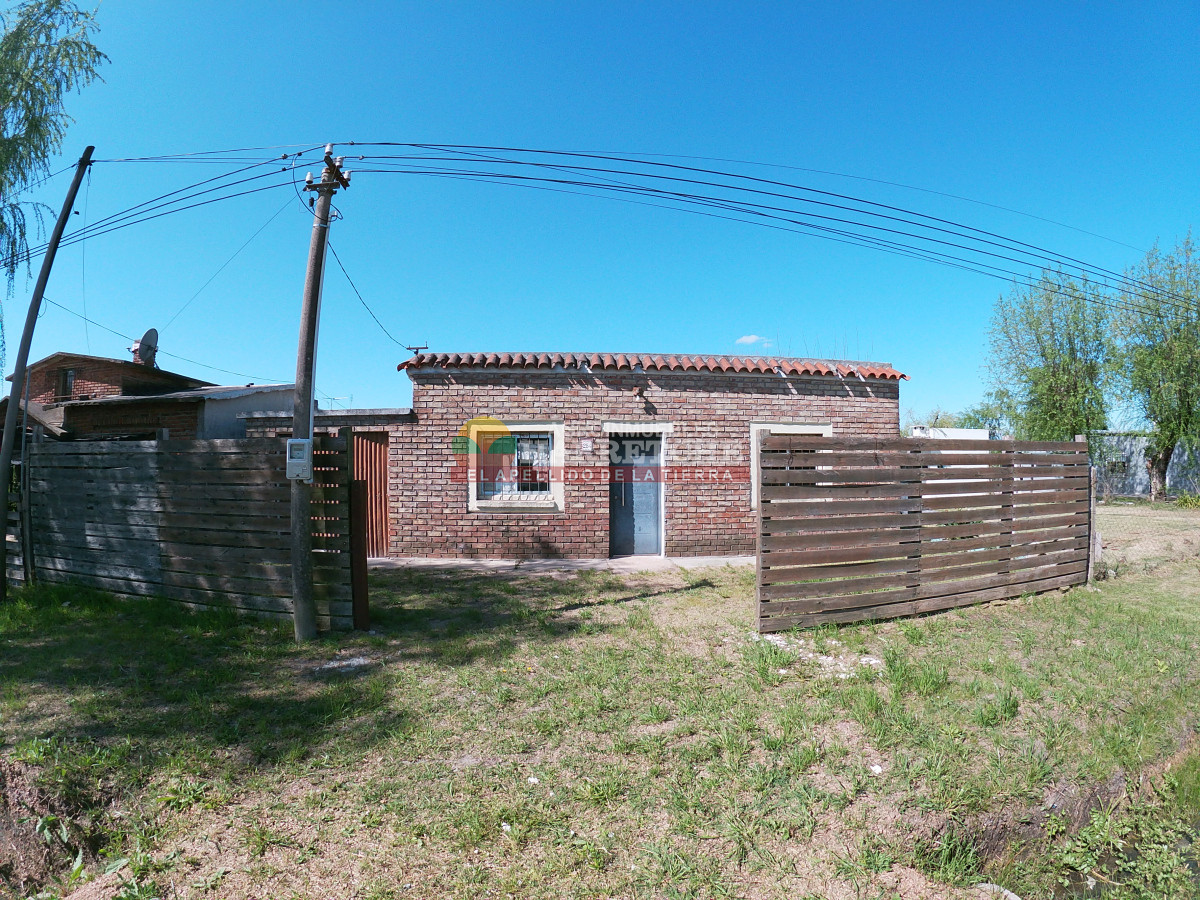 Casa ID.412 - Casa en venta, 2 dormitorios, garaje, DUEÑO FINANCIA, entrega U$S 15.000