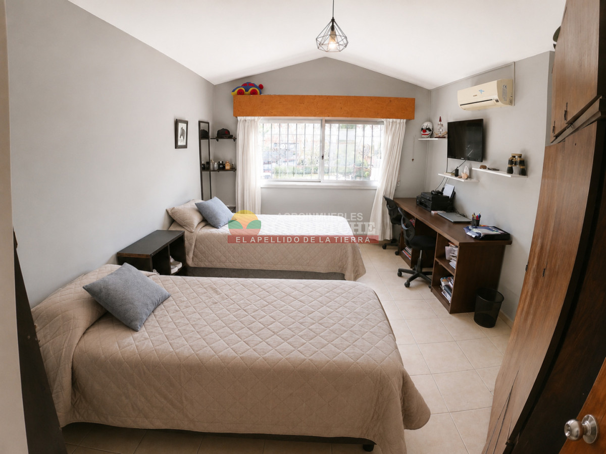 Casa ID.531 - Chalet en Lezica, 3 dormitorios, 2 baños, garaje, parrillero techado! Apta Banco