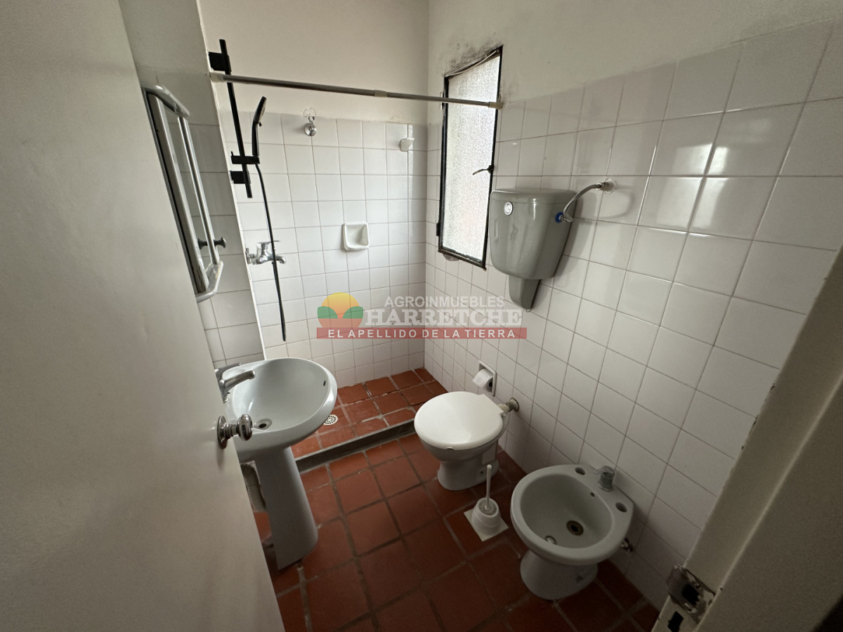 Casa ID.326 - Casa en dos niveles venta Progreso, 3 dormitorios, parrillero, estacionamiento, con renta