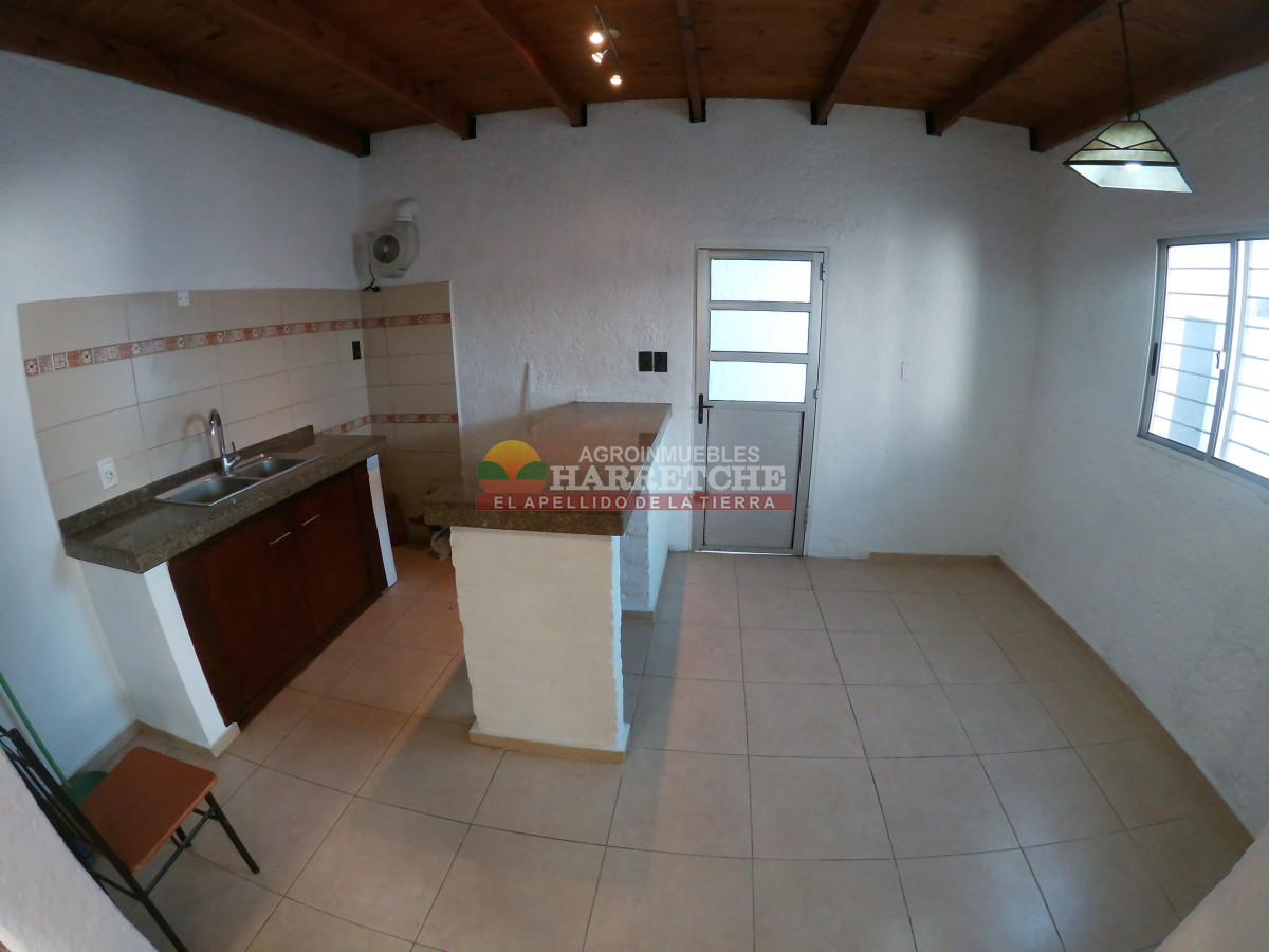 Casa ID.473 - Casa en Canelones, 2 dormitorios, fondo, parrillero.