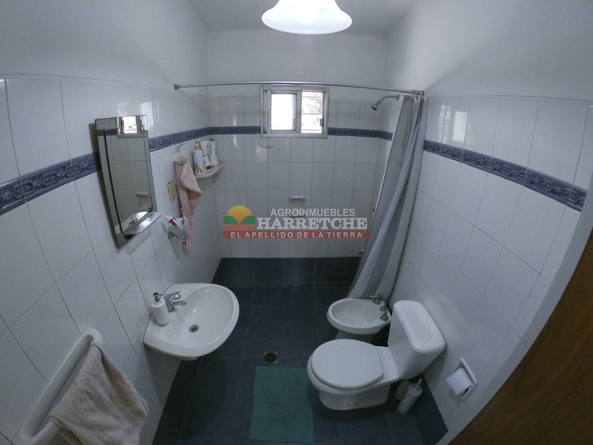 Casa ID.531 - Chalet en Lezica, 3 dormitorios, 2 baños, garaje, parrillero techado! Apta Banco