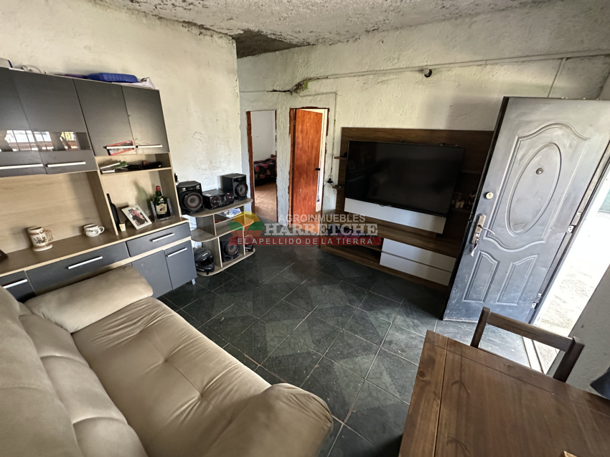 Casa ID.540 - Vendo casa en 18 de Mayo, 2 dormitorio, parrillero, alero