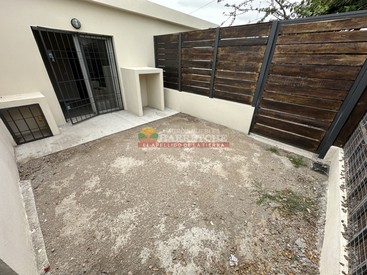 Casa ID.506 - Alquiler en Progreso, céntrico, 1 dormitorio, patio! Unidad 002  