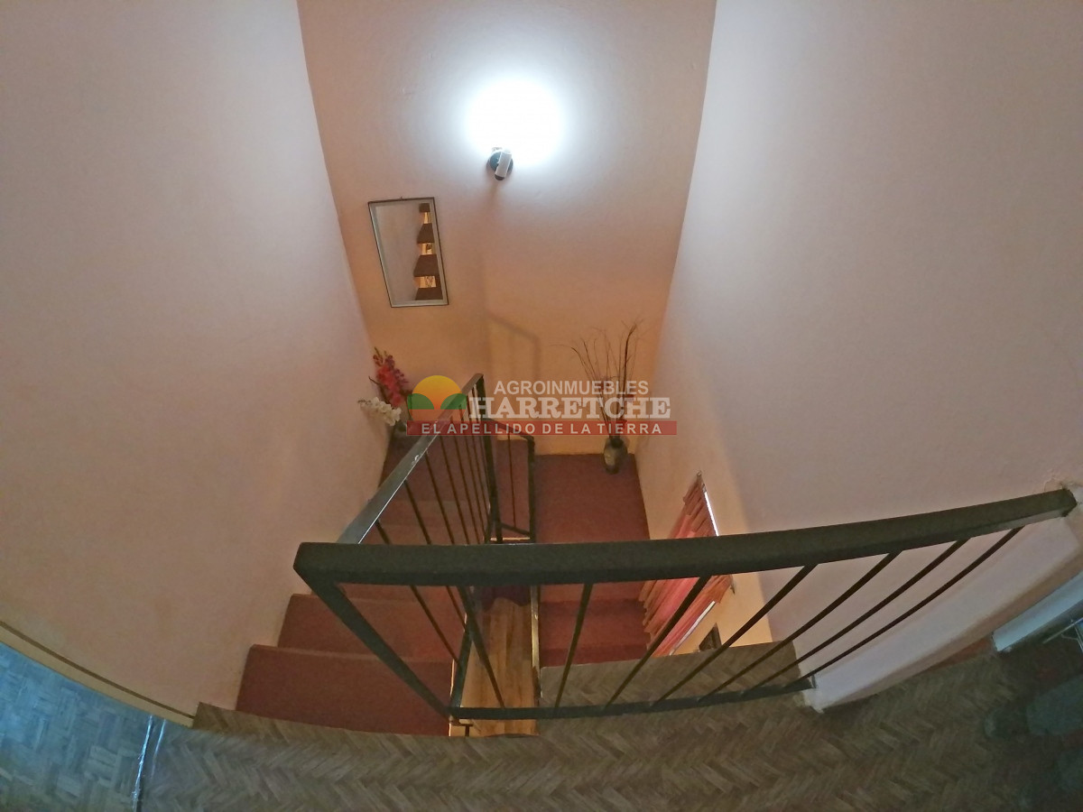 Casa ID.326 - Casa en dos niveles venta Progreso, 3 dormitorios, parrillero, estacionamiento, con renta