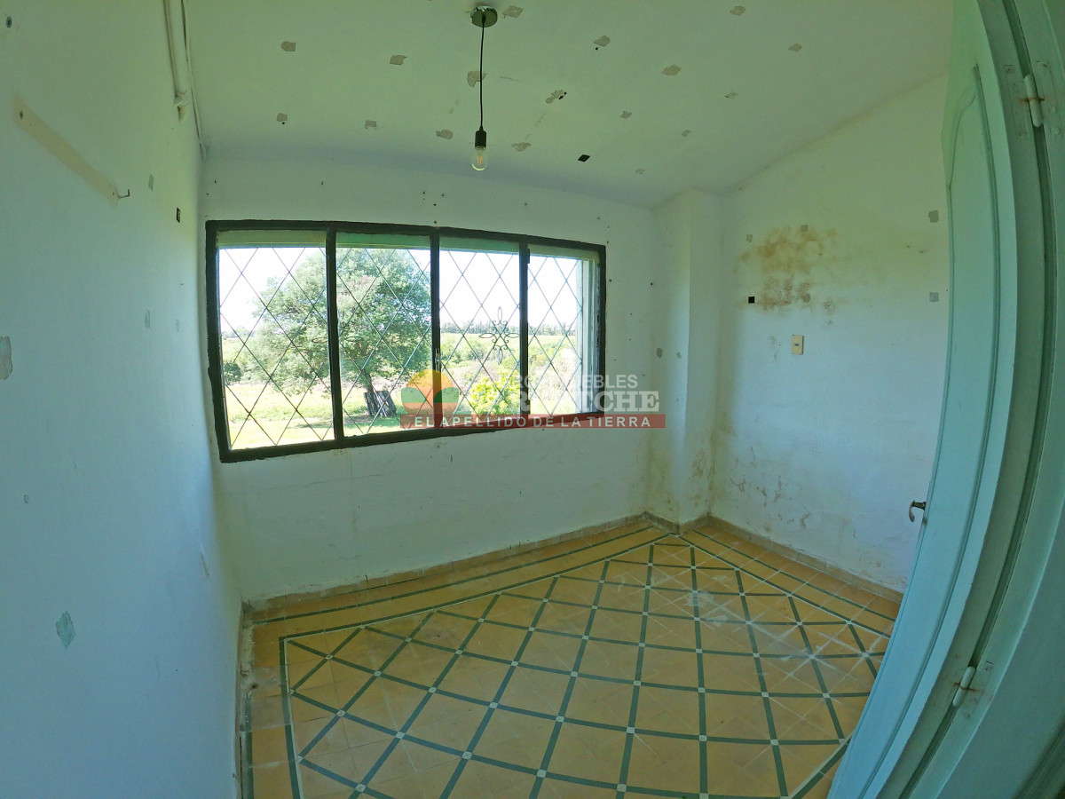 Chacra ID.419 - Chacra en venta Chalet con 6 dorm, 3 baños, parque, apta banco.