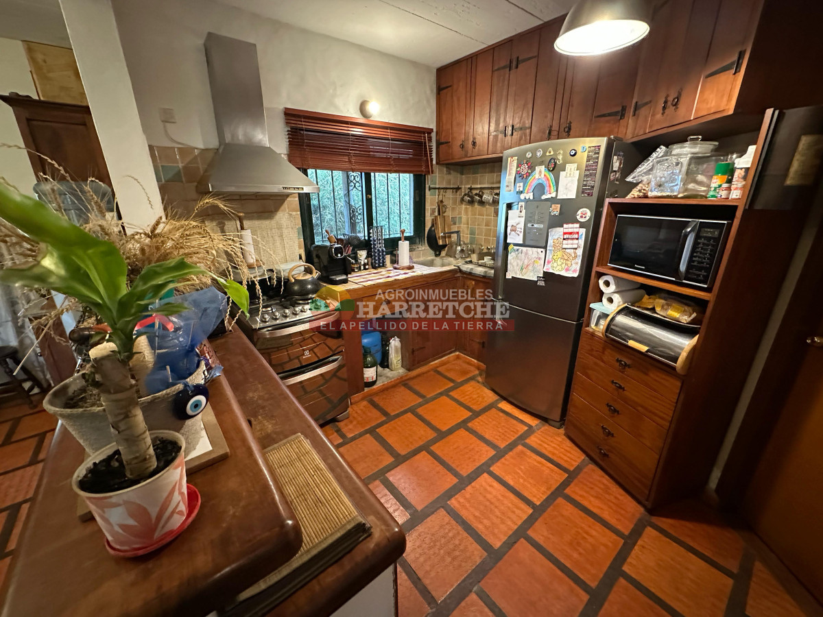 Chacra ID.448 - Chacra en Melilla, 10 has, casco de 3 dormitorios, 2 baños, piscina, galpón.