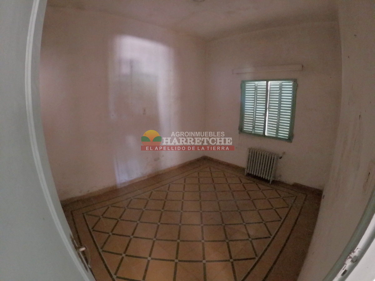 Chacra ID.419 - Chacra en venta Chalet con 6 dorm, 3 baños, parque, apta banco.