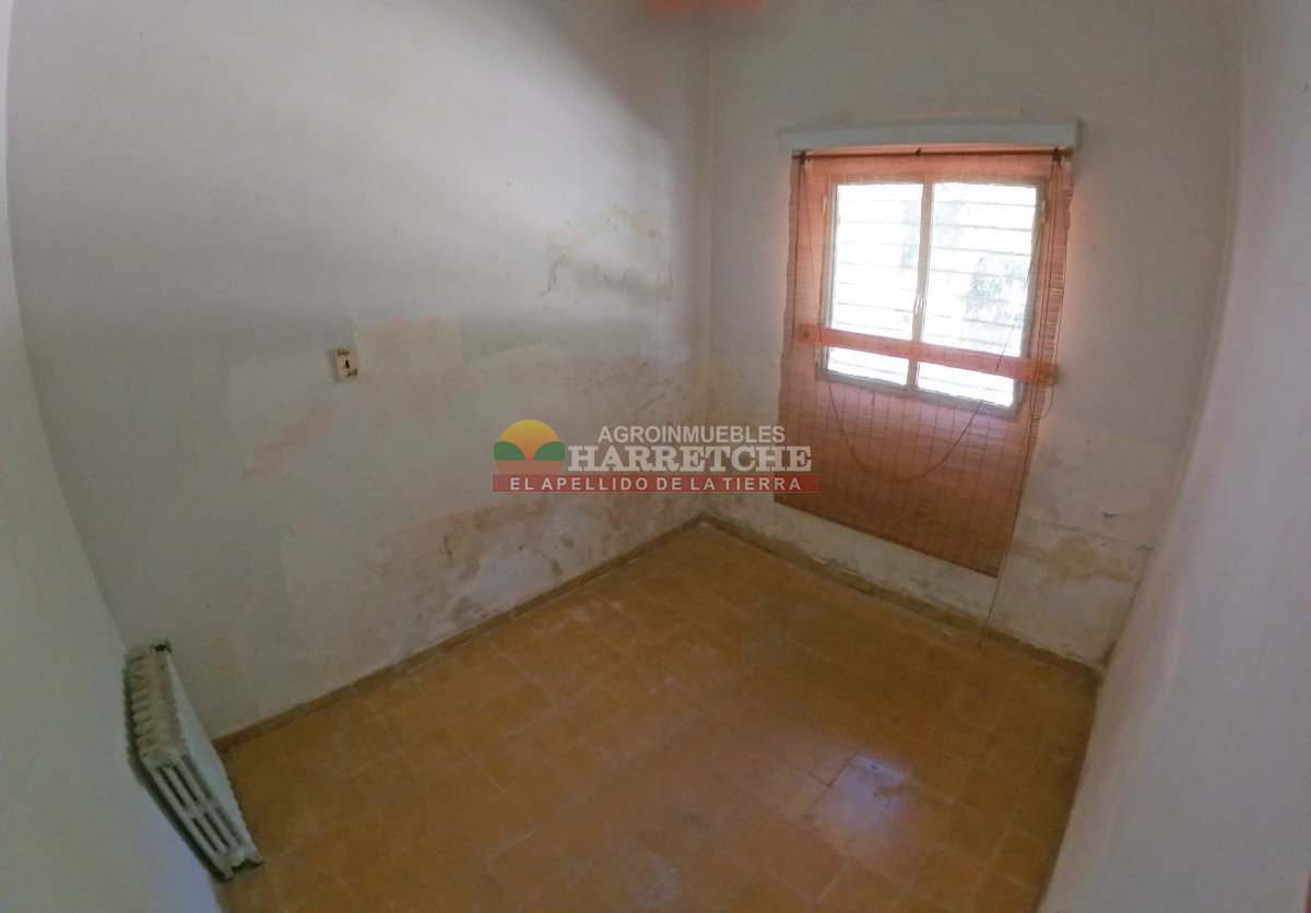 Chacra ID.419 - Chacra en venta Chalet con 6 dorm, 3 baños, parque, apta banco.