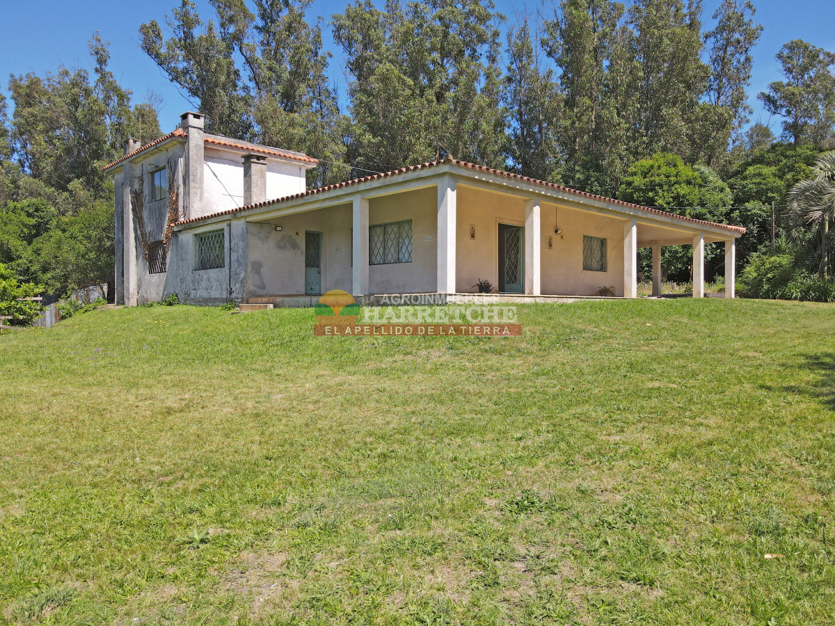 Chacra ID.419 - Chacra en venta Chalet con 6 dorm, 3 baños, parque, apta banco.