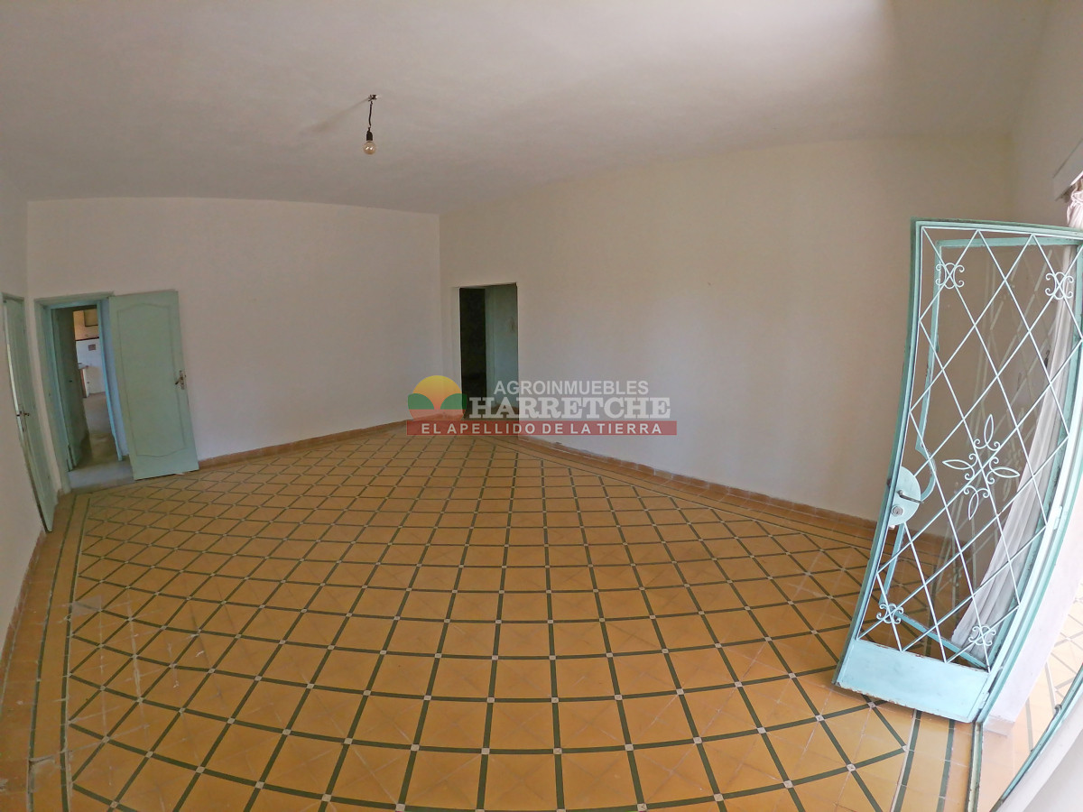 Chacra ID.419 - Chacra en venta Chalet con 6 dorm, 3 baños, parque, apta banco.