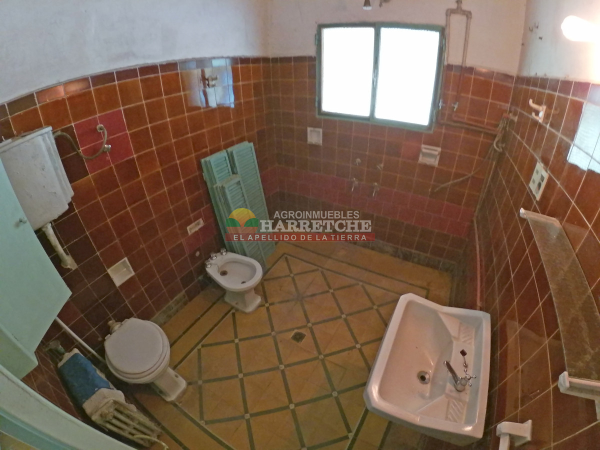 Chacra ID.419 - Chacra en venta Chalet con 6 dorm, 3 baños, parque, apta banco.