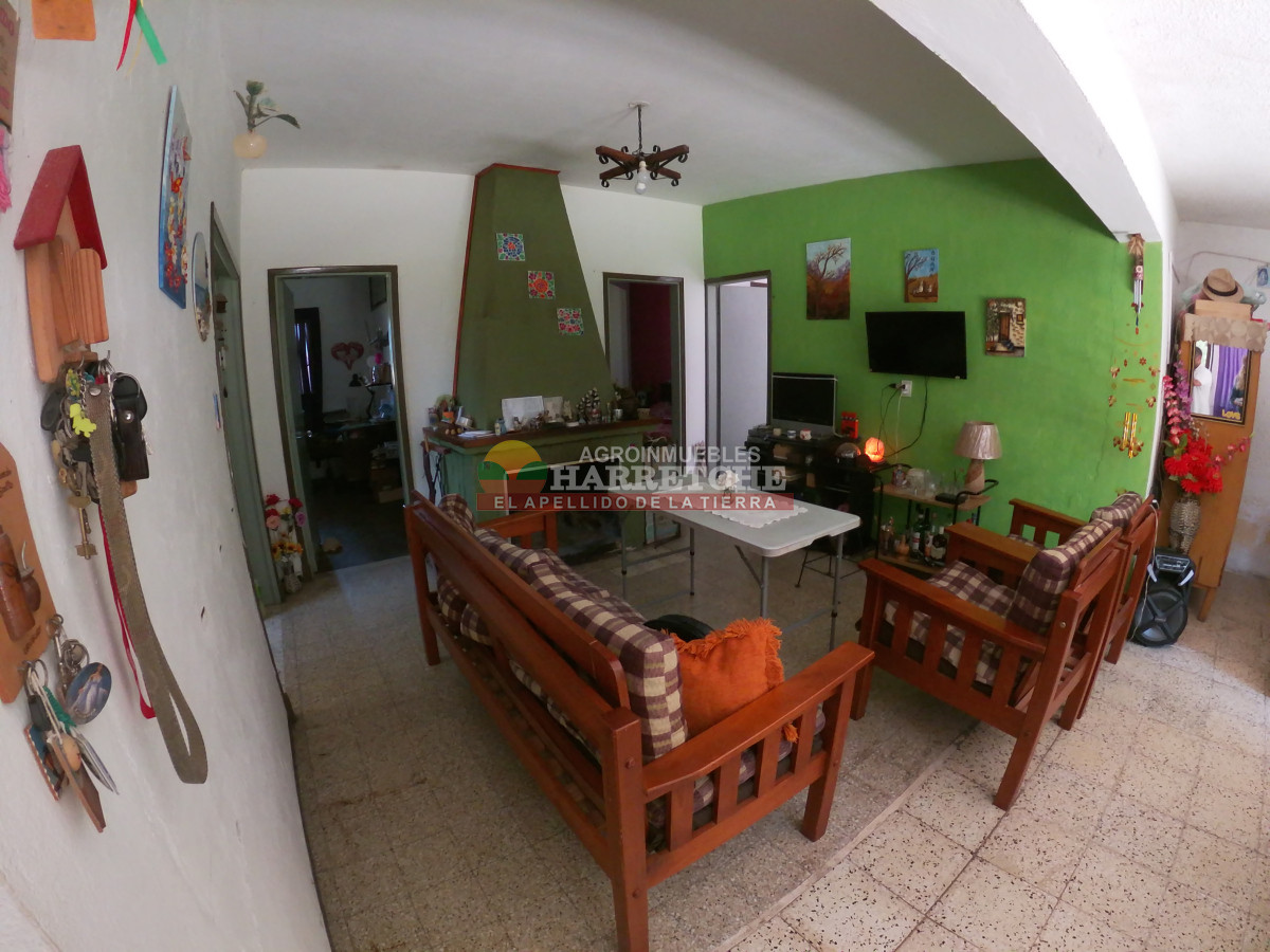 Chacra ID.431 - Chacra en Los Cerrillos, 5.7 has, Casa, barbacoa, galpones. 