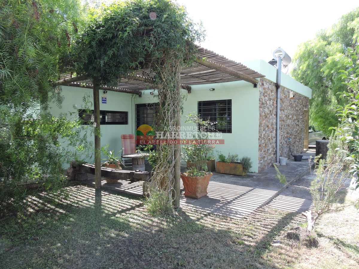 Chacra ID.438 - Chacra en Las Violetas, 2 has con casa, barbacoa, piscina