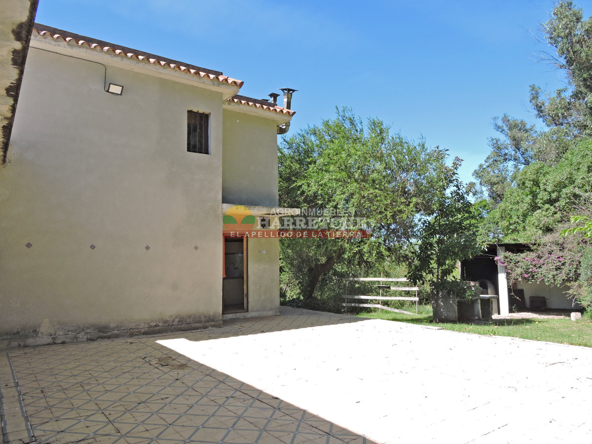 Chacra ID.419 - Chacra en venta Chalet con 6 dorm, 3 baños, parque, apta banco.