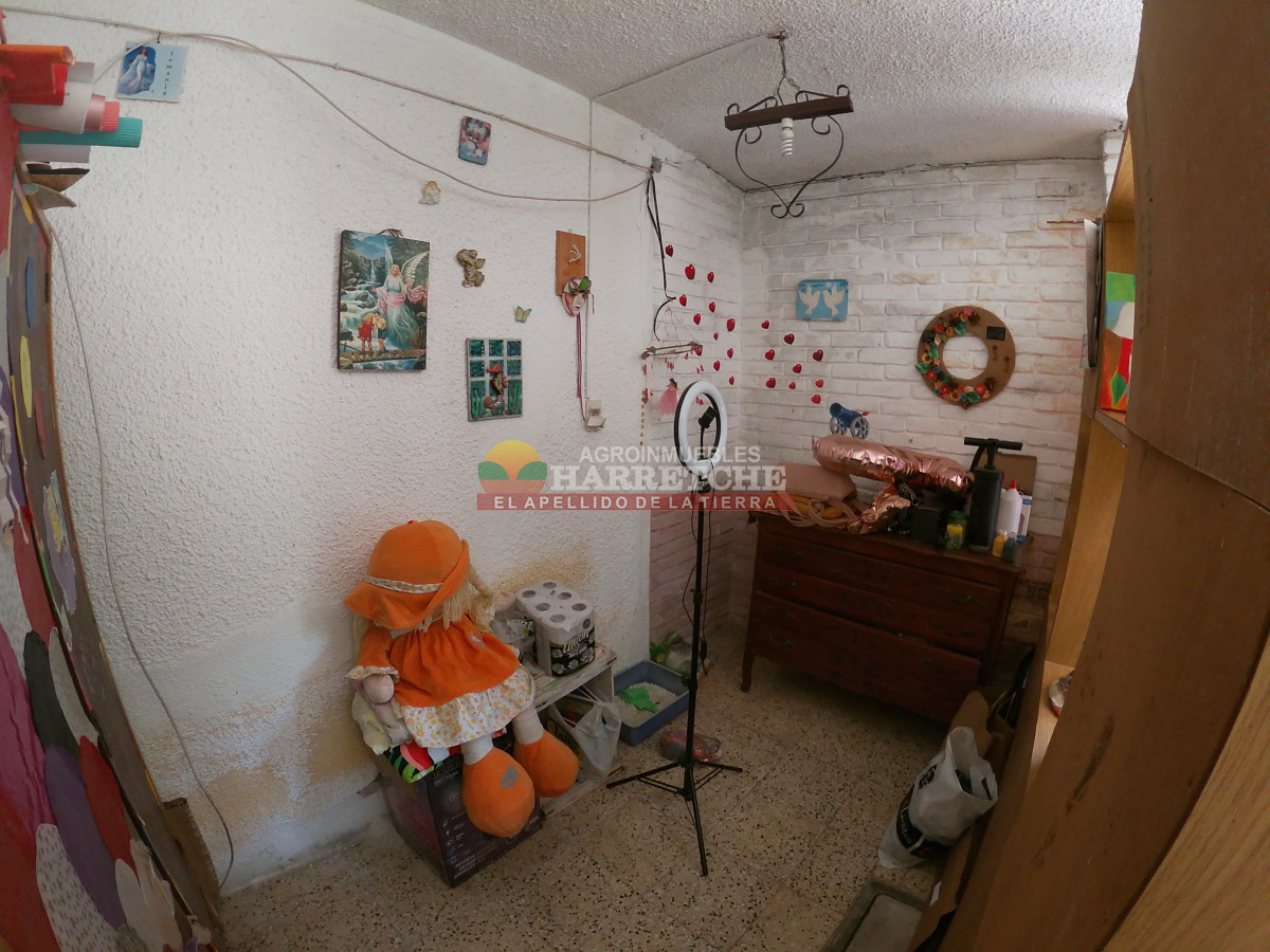 Chacra ID.431 - Chacra en Los Cerrillos, 5.7 has, Casa, barbacoa, galpones. 