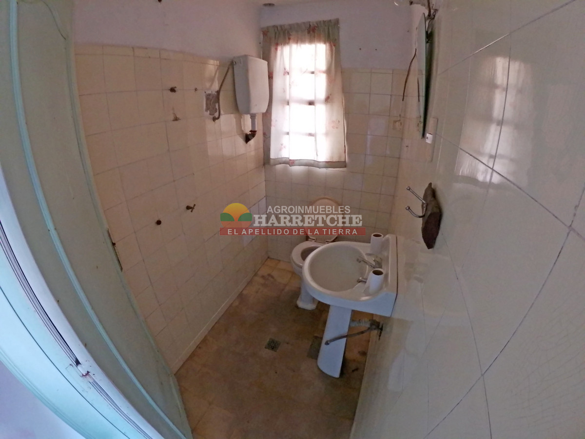 Chacra ID.419 - Chacra en venta Chalet con 6 dorm, 3 baños, parque, apta banco.