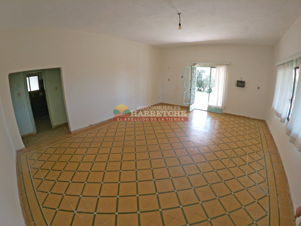 Chacra ID.419 - Chacra en venta Chalet con 6 dorm, 3 baños, parque, apta banco.