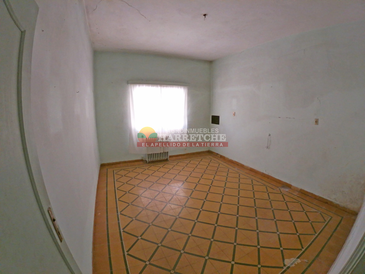 Chacra ID.419 - Chacra en venta Chalet con 6 dorm, 3 baños, parque, apta banco.