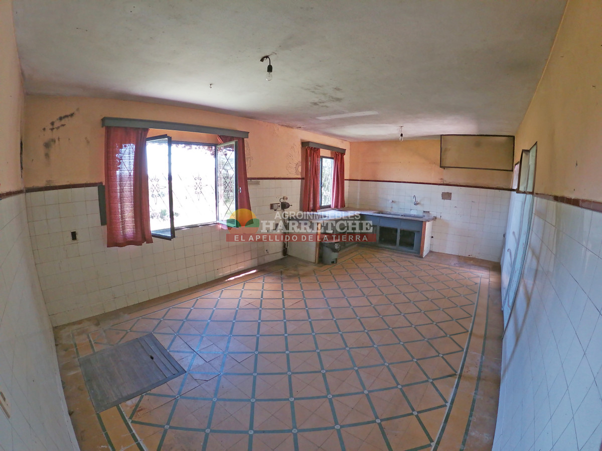 Chacra ID.419 - Chacra en venta Chalet con 6 dorm, 3 baños, parque, apta banco.