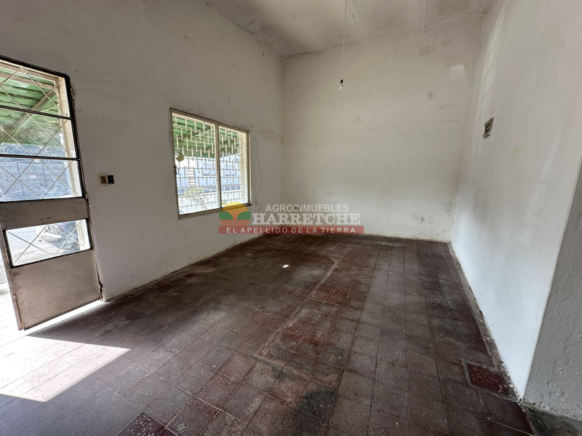 Local Comercial ID.527 - Alquiler de Local comercial en Los Cerrillos, sobre avenida! 