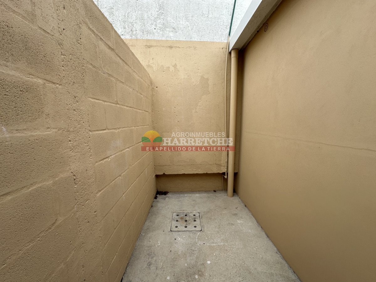 Local Comercial ID.510 - Local en Progreso, sobre Av. Artigas. Apto oficinas! 