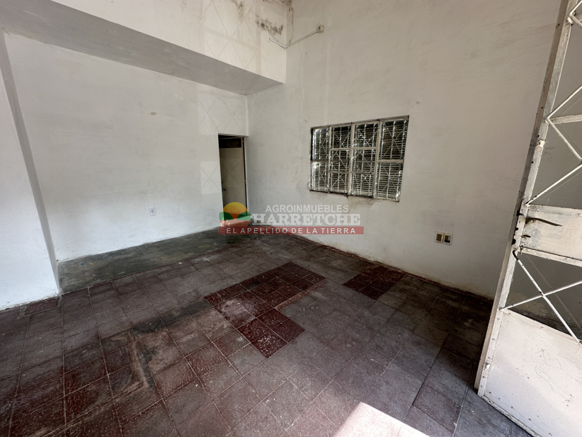 Local Comercial ID.527 - Alquiler de Local comercial en Los Cerrillos, sobre avenida! 