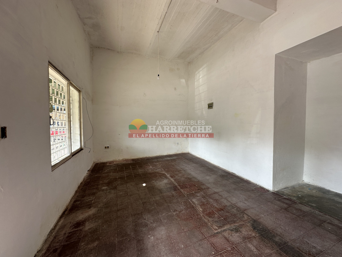 Local Comercial ID.527 - Alquiler de Local comercial en Los Cerrillos, sobre avenida! 